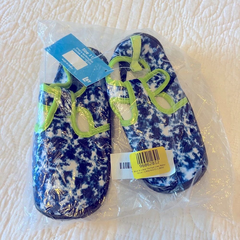 NWT Little kid size 11. Blue and Neon Green Water Shoes - Picture 6 of 6